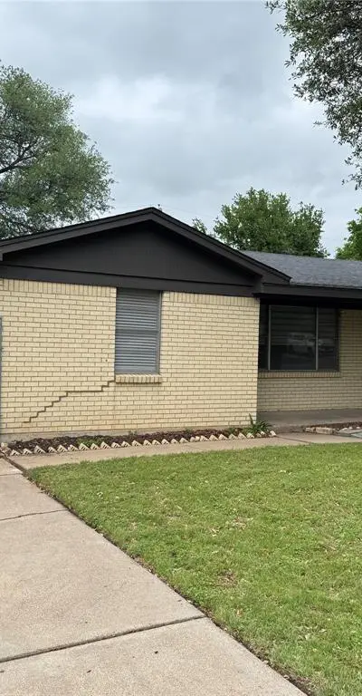 8552 Gibbs Drive, White Settlement TX 76108 - Photo 2