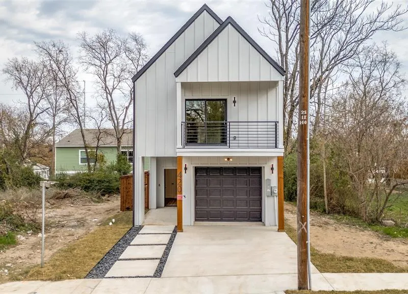 420 Sparks Street, Dallas TX 75203