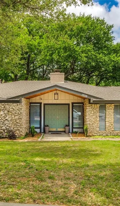 1209 Wade Drive, Bedford TX 76022