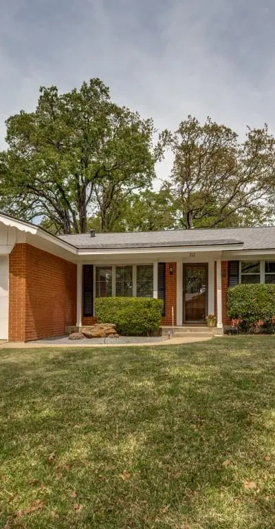 712 Joanna Drive, Hurst TX 76053
