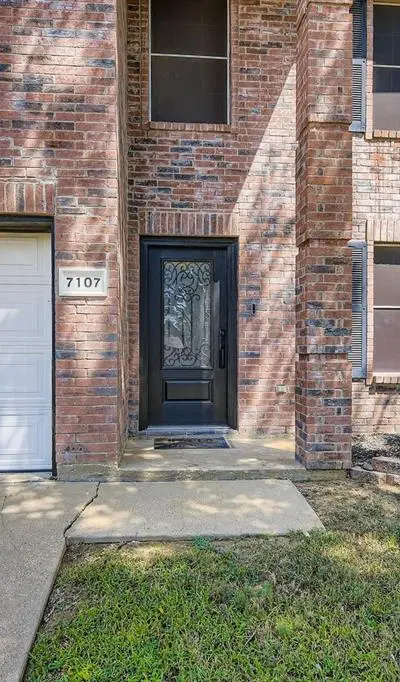 7107 Chambers Creek Lane, Arlington TX 76002 - Photo 2