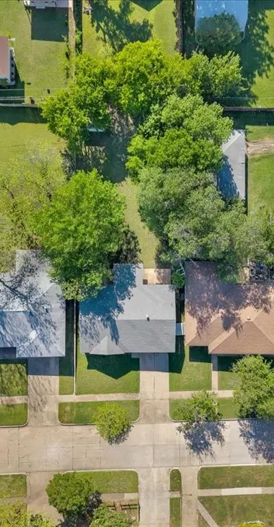 905 SE 3rd Street, Grand Prairie TX 75051 - Photo 2