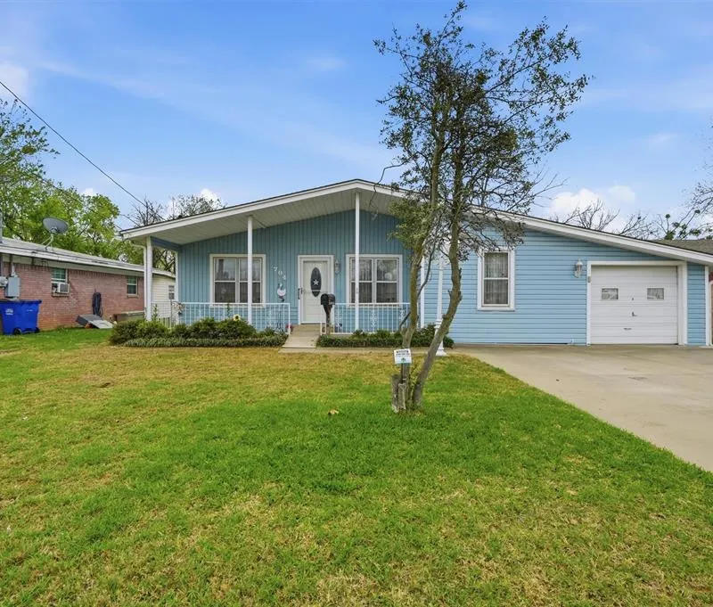 704 Abney Street, Whitesboro TX 76273