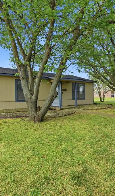 600 E South Street, Whitesboro TX 76273 - Photo 2