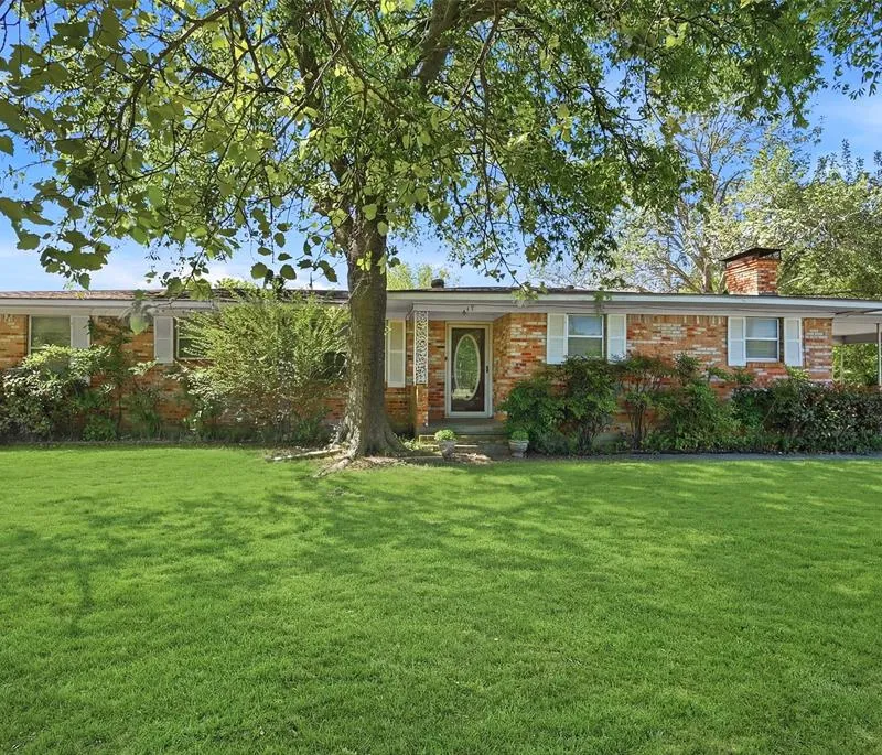 619 W Hayes Street, Savoy TX 75479