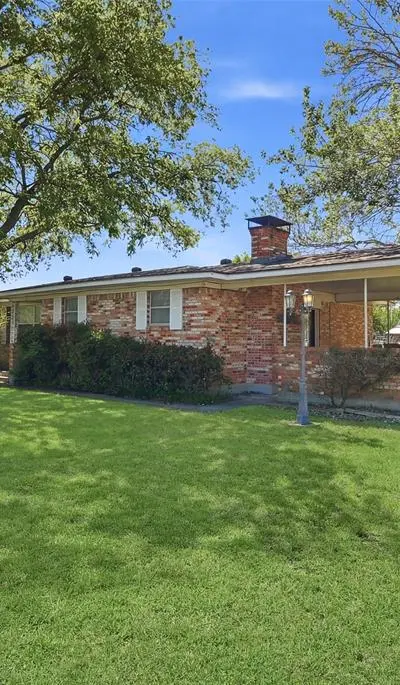 619 W Hayes Street, Savoy TX 75479 - Photo 2