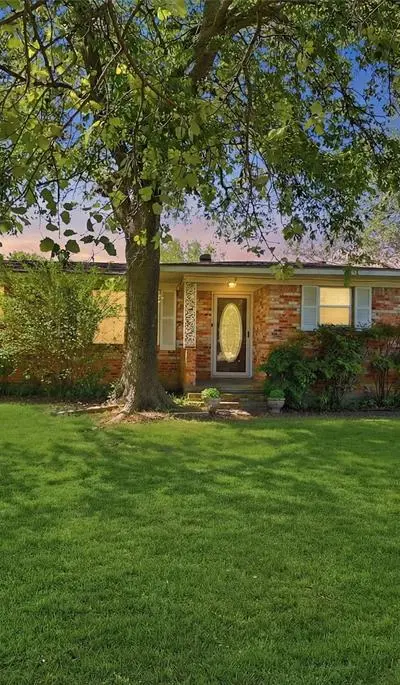 619 W Hayes Street, Savoy TX 75479 - Photo 4