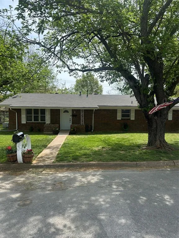 1207 Pebble Street Street, Bowie TX 76230