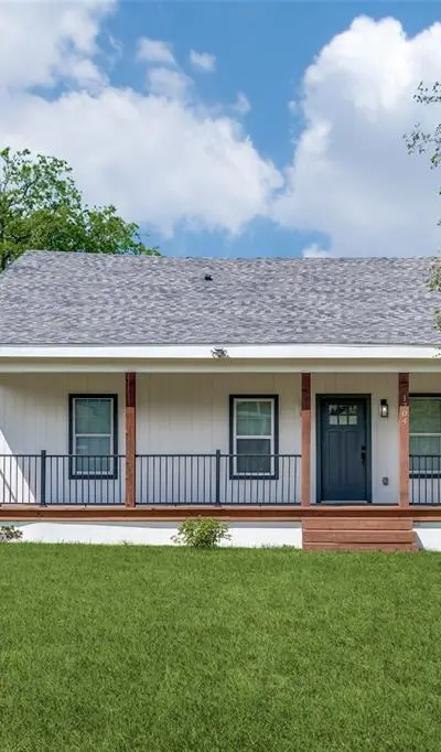 1704 S Jennings Avenue, Fort Worth TX 76110