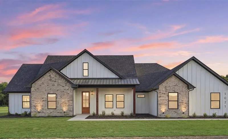 1021 Preserve Street, Weatherford TX 76085