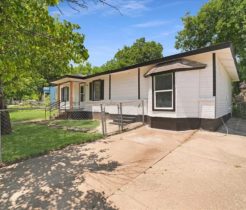 2347 Village Way, Dallas TX 75216