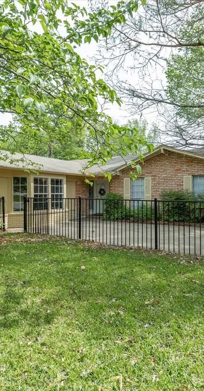 2732 Foxcroft Circle, Denton TX 76209 - Photo 2