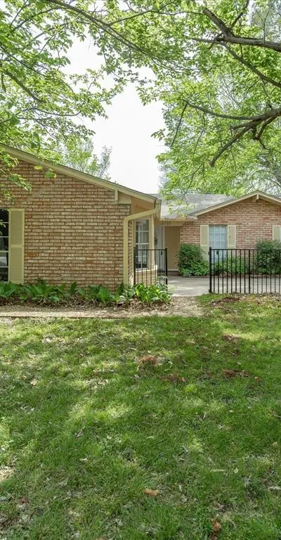2732 Foxcroft Circle, Denton TX 76209 - Photo 4