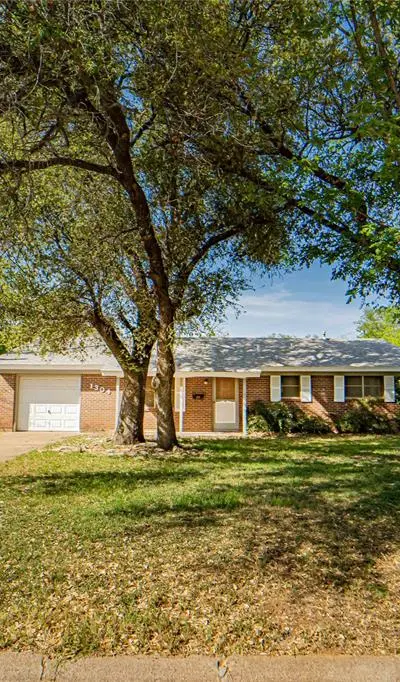 1304 Sycamore Street, Breckenridge TX 76424