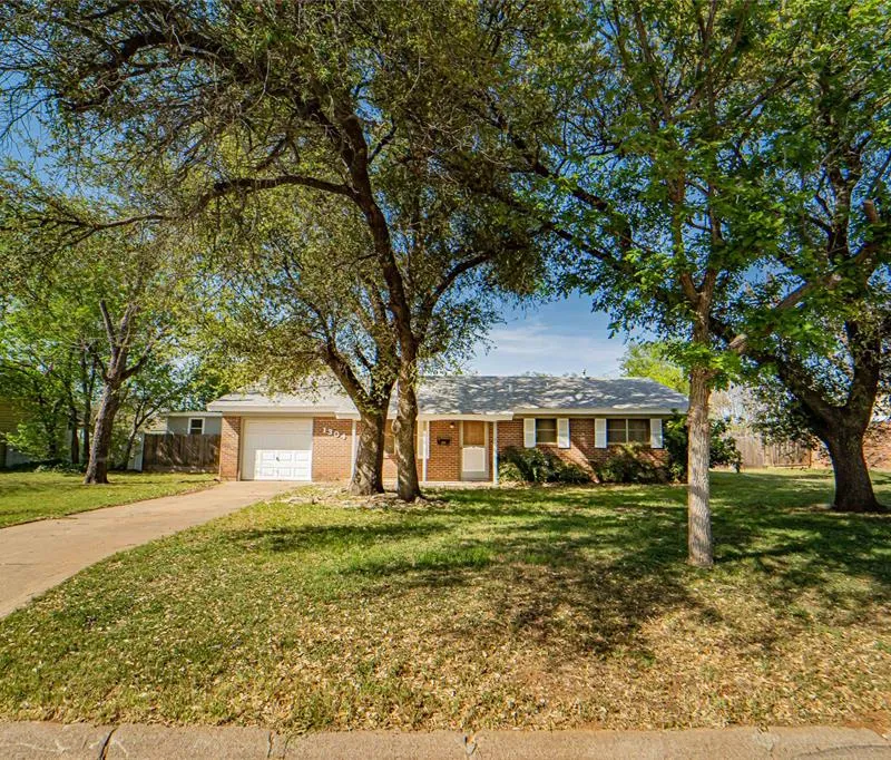1304 Sycamore Street, Breckenridge TX 76424
