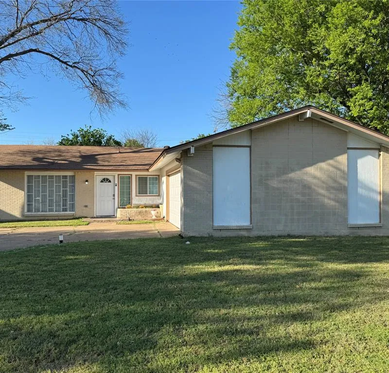 1811 Vatican Lane, Dallas TX 75224