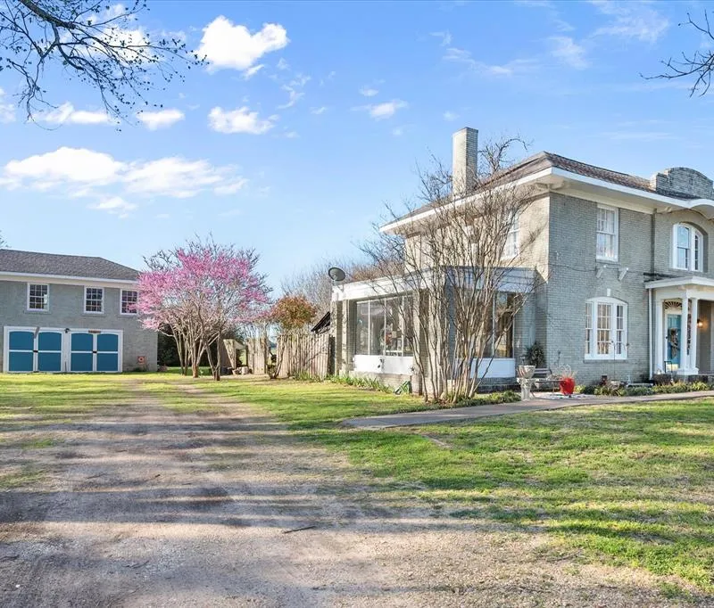 300 5th Street, Kerens TX 75144