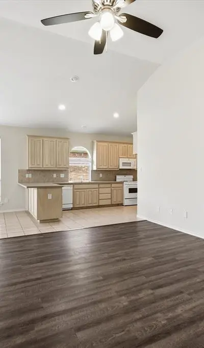 3023 Stallion Crossing, Irving TX 75060 - Photo 4