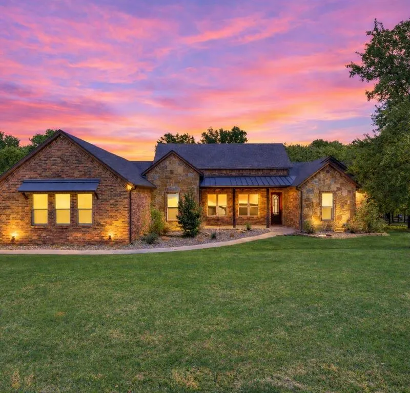104 Oak Bend Court, Lipan TX 76462