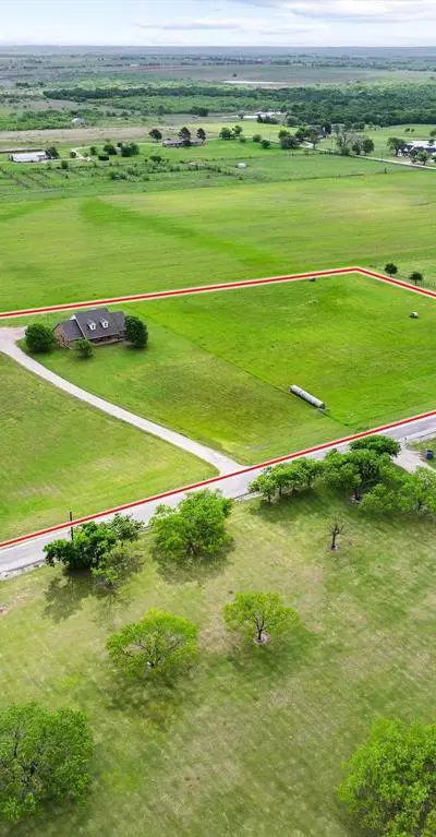 386 Scoggins Road, Tioga TX 76271
