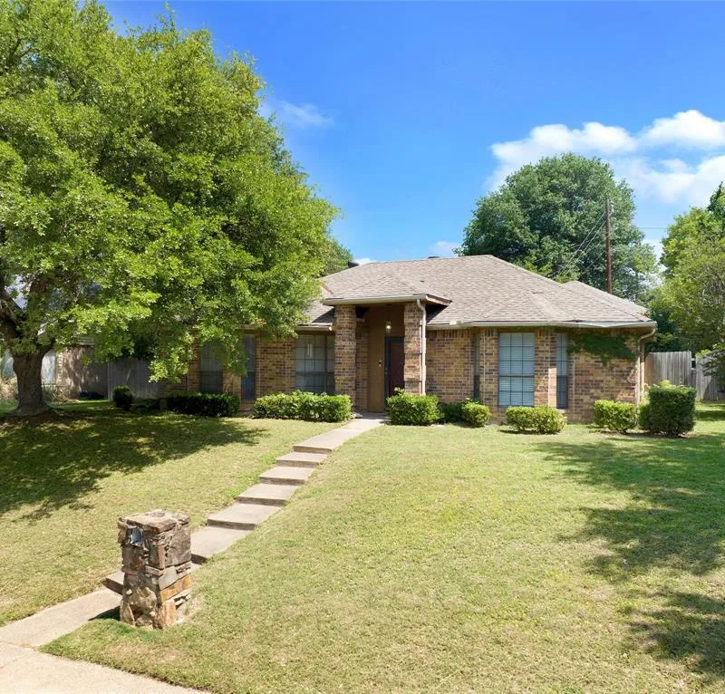 4823 Hollow Ridge Road, Dallas TX 75227
