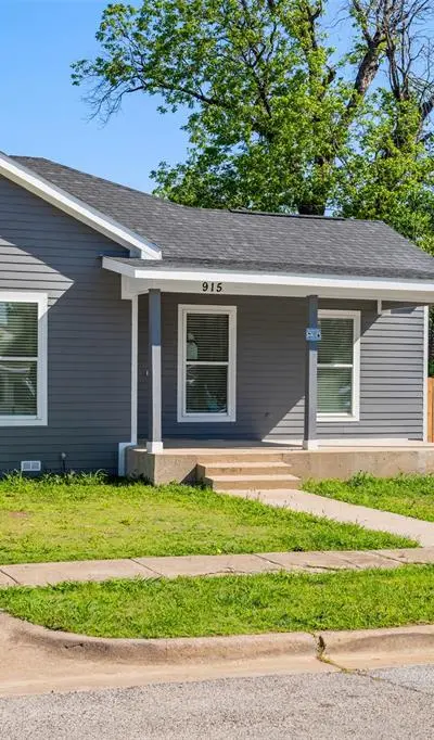 915 E Humbolt Street, Fort Worth TX 76104 - Photo 2