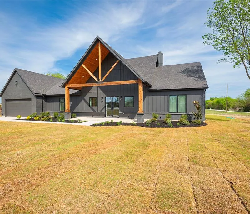 4863 County Road 1098, Celeste TX 75423