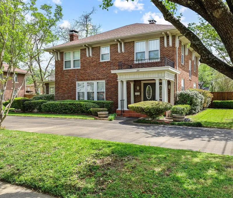 304 E 9th Street, Bonham TX 75418