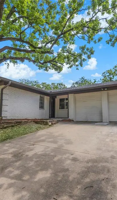 12 Somerset Terrace, Bedford TX 76022