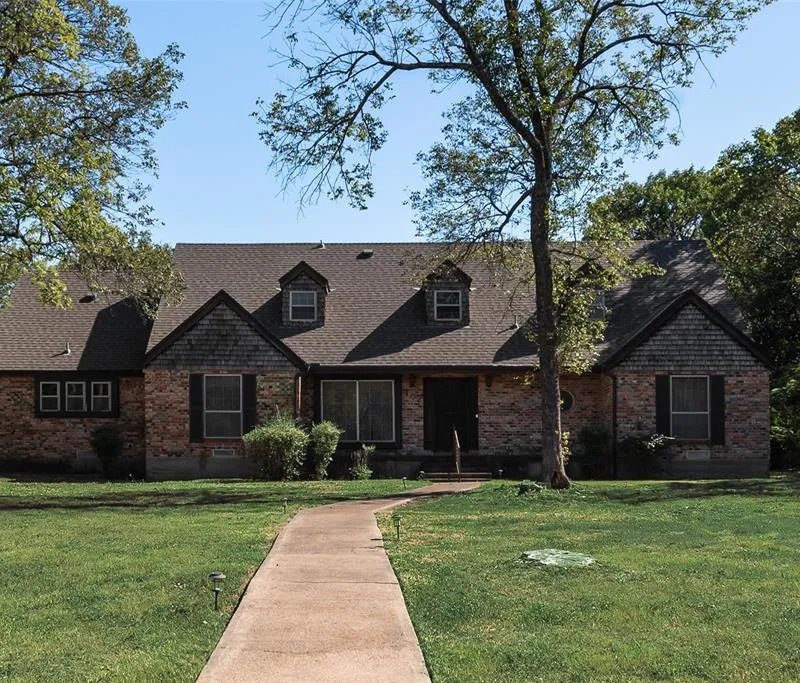 102 S Royal Oak Drive, Duncanville TX 75116