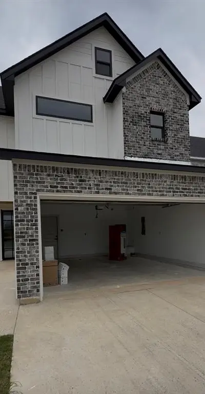 216 SW 13th Street, Mineral Wells TX 76067 - Photo 2