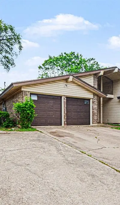 1629 Brent Court, Grand Prairie TX 75051 - Photo 3