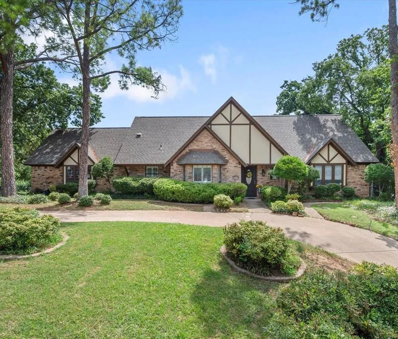 1005 Acorn Court, Arlington TX 76012