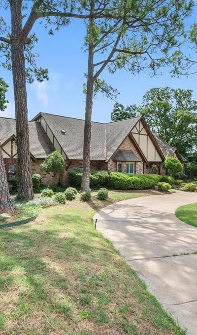 1005 Acorn Court, Arlington TX 76012 - Photo 2
