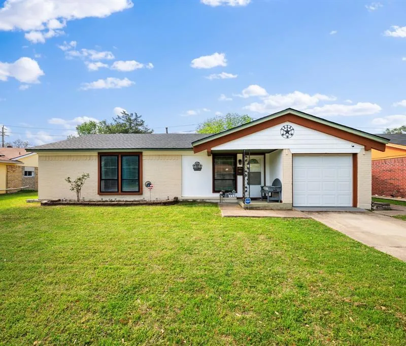 333 Sparks Street, Grand Prairie TX 75051