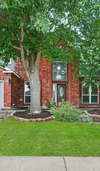 211 Milton Drive, Arlington TX 76002 - Photo 2