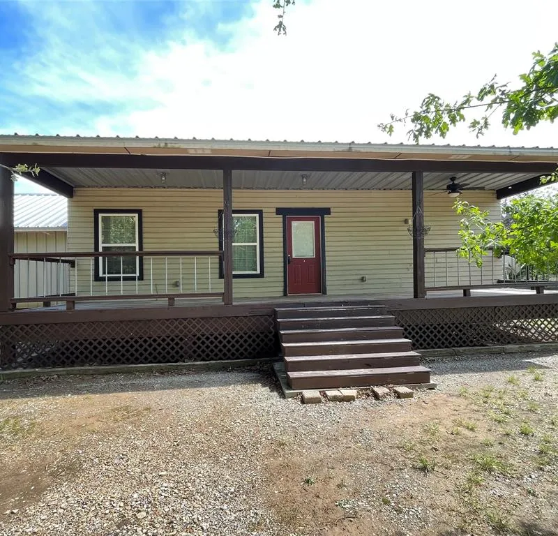 2110 County Road 1220, Savoy TX 75479