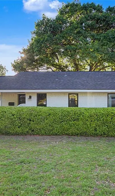 337 Merribrook Trail, Duncanville TX 75116 - Photo 2