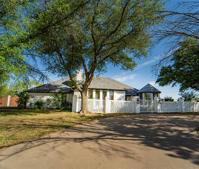 8 Chaparral Lane, Breckenridge TX 76424