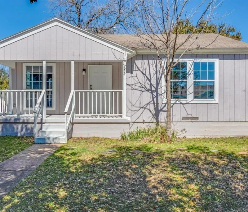 2627 Sharon Street, Dallas TX 75211