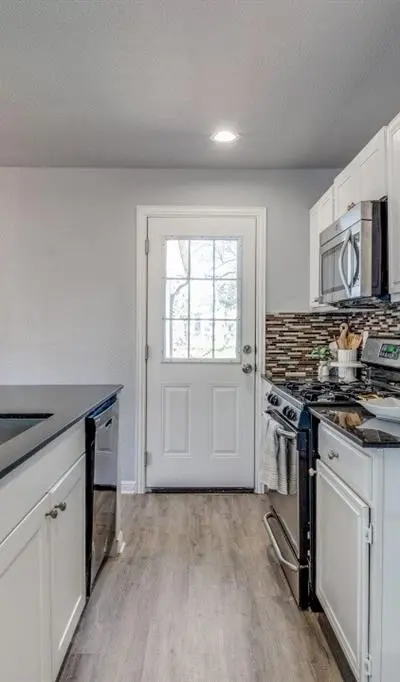 2627 Sharon Street, Dallas TX 75211 - Photo 5
