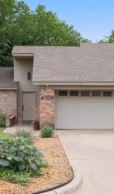 4909 Queen Court, Fort Worth TX 76103