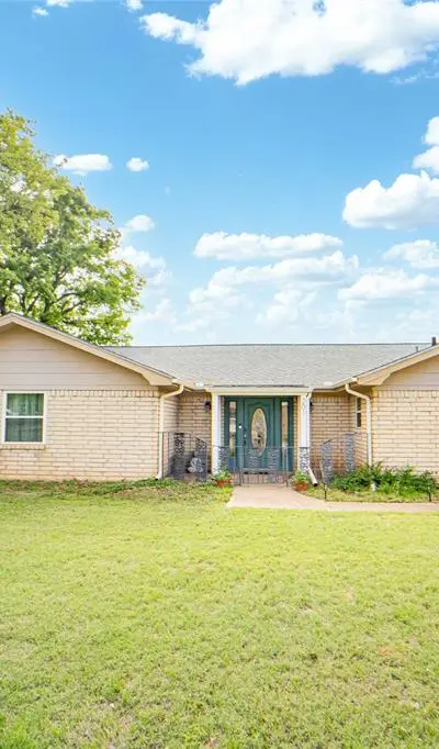 201 Westwood Street, Breckenridge TX 76424