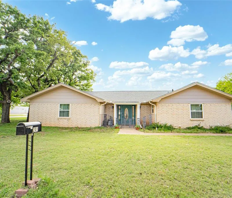 201 Westwood Street, Breckenridge TX 76424