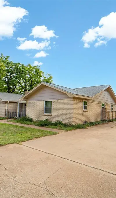 201 Westwood Street, Breckenridge TX 76424 - Photo 2