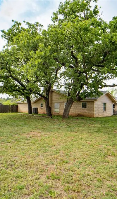 201 Westwood Street, Breckenridge TX 76424 - Photo 3