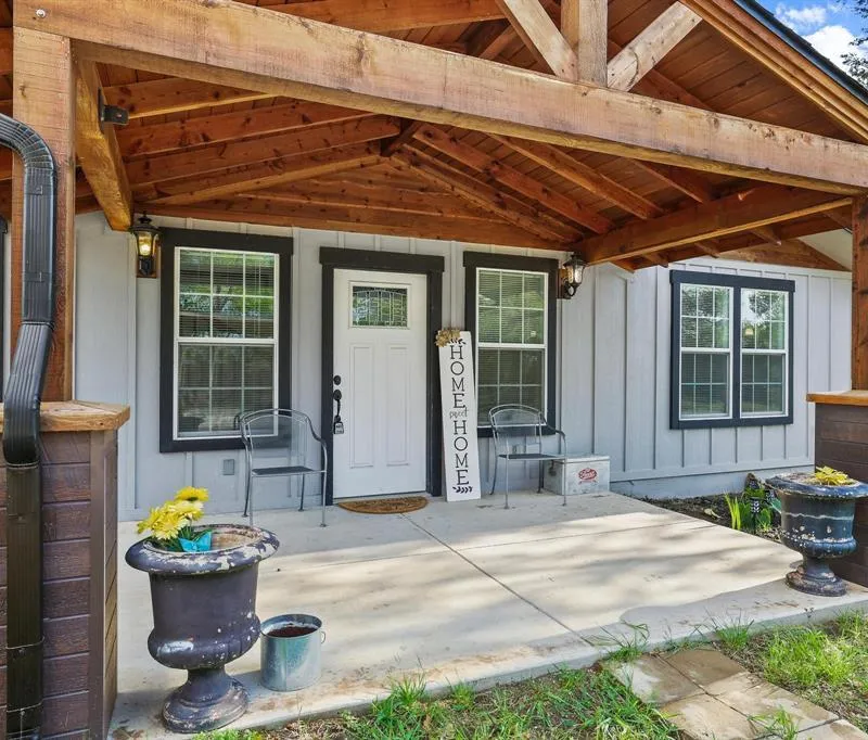 1604 County Rd 4040, Savoy TX 75479