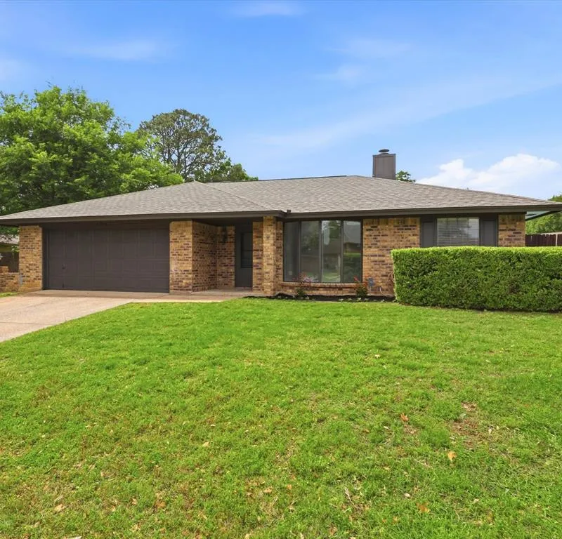 408 Christine Court, Euless TX 76039