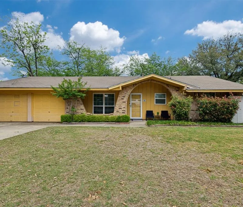 1008 Sherwood Drive, Bedford TX 76022