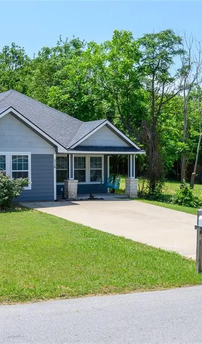 318 E Munson Street, Denison TX 75021 - Photo 2